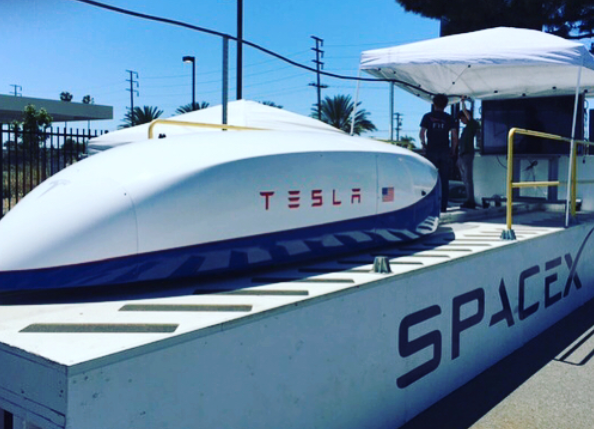 Компания Илона Маска намерена в ближайшее время разогнать тестовый модуль Hyperloop до половины скорости звука